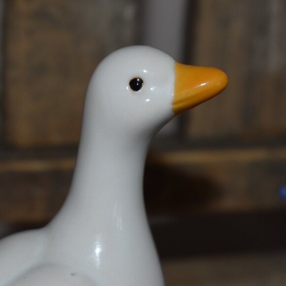 Vintage Little Ceramic White Goose Figurine Country Cottage Farmhouse Decor - Picture 10 of 11